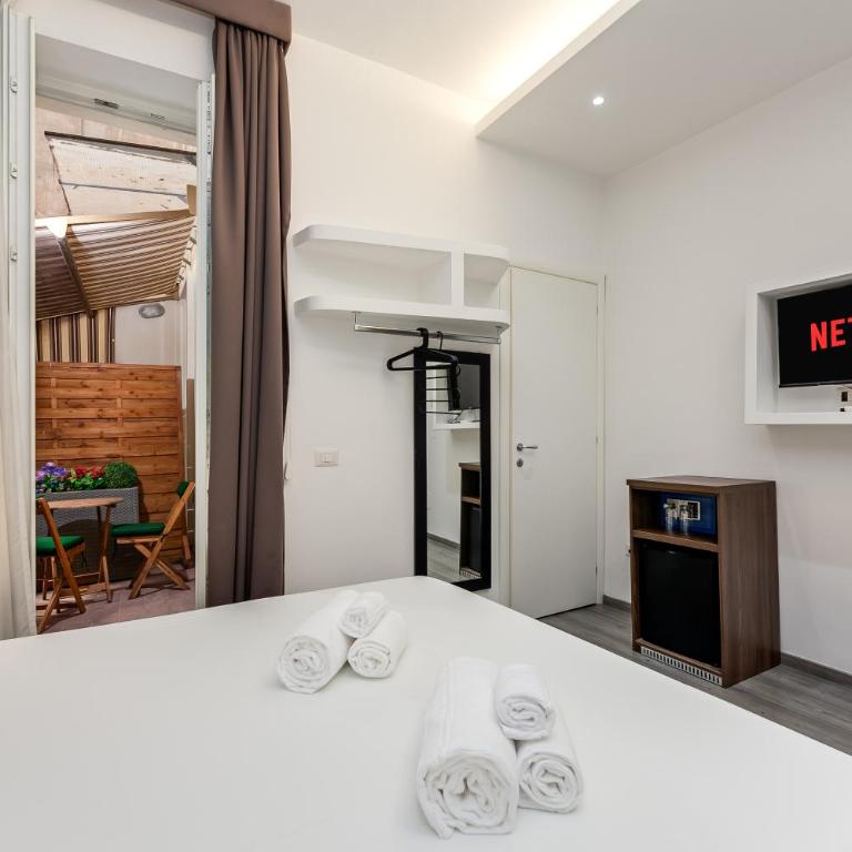 Spagna Boutique Suites - Double Room with Balcony - 1