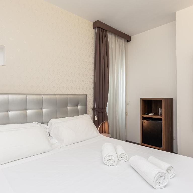 Spagna Boutique Suites - Double Room with Balcony - 4