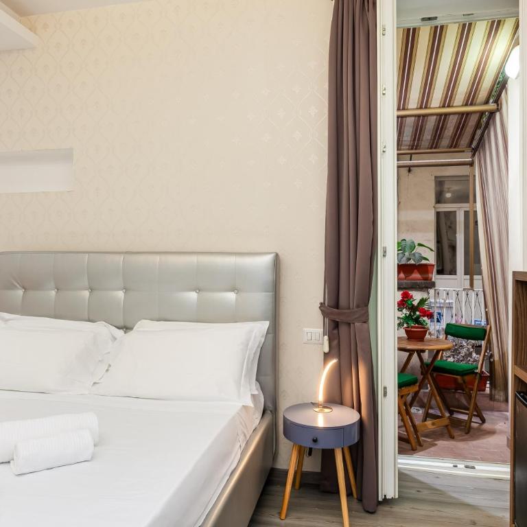 Spagna Boutique Suites - Double Room with Balcony - 1