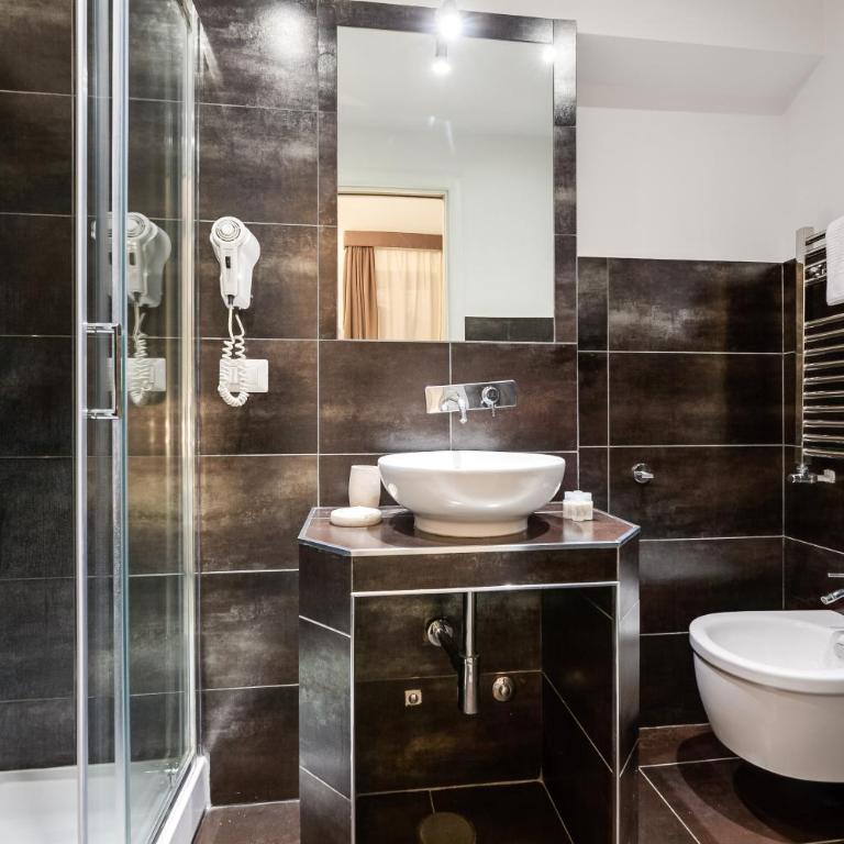 Spagna Boutique Suites - Double Room with Balcony - 2