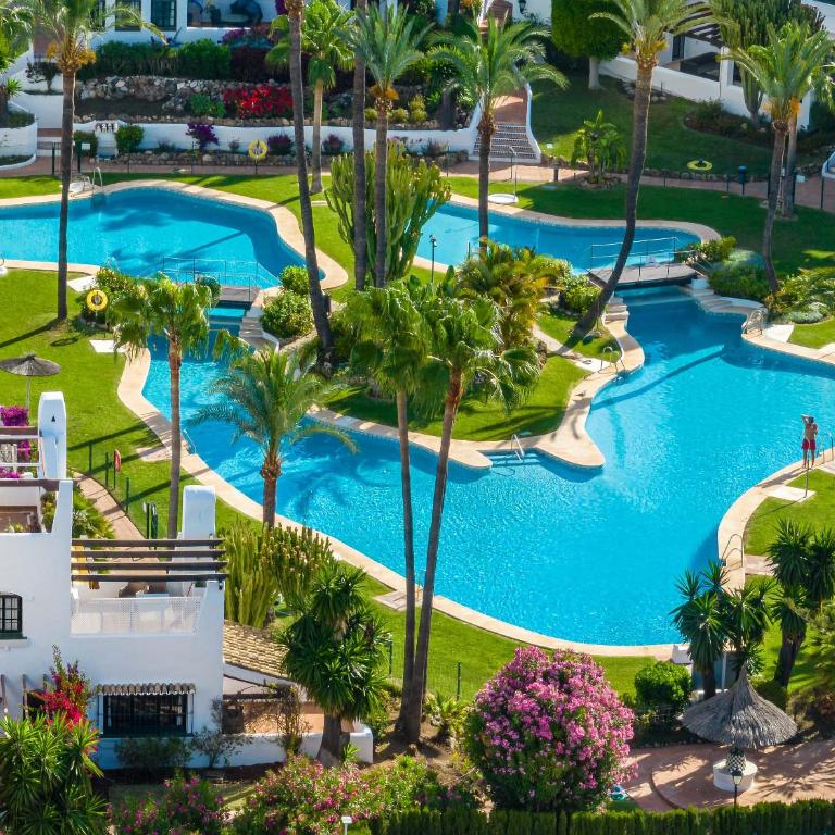 VACATION MARBELLA I Aldea Blanca, Luxury Duplex, Sea View, BBQ Grill, 24-7 Security, Walking Distance to Puerto Banus - Three-Bedroom Apartment - 10