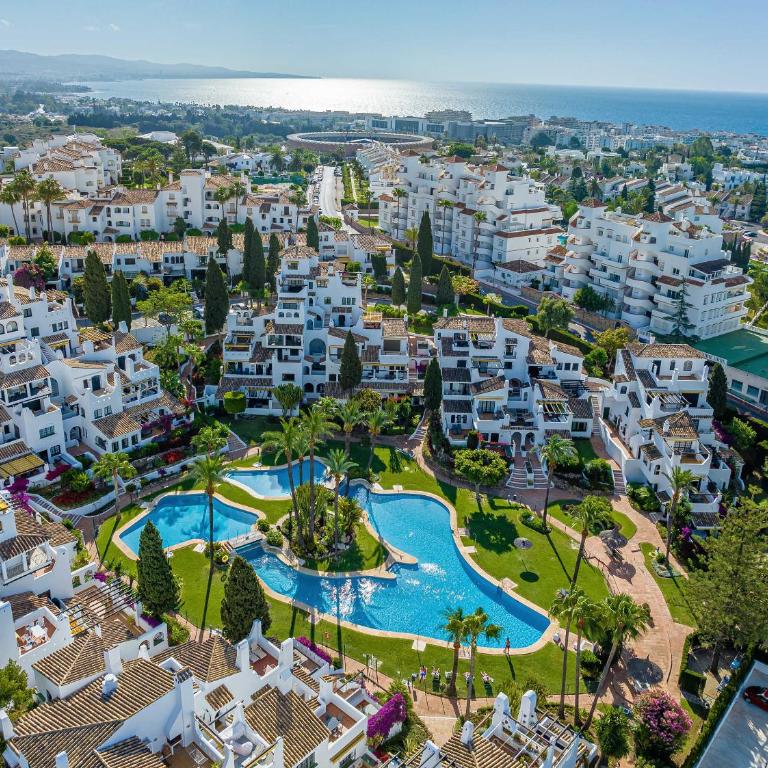 VACATION MARBELLA I Aldea Blanca, Luxury Duplex, Sea View, BBQ Grill, 24-7 Security, Walking Distance to Puerto Banus - Three-Bedroom Apartment - 17