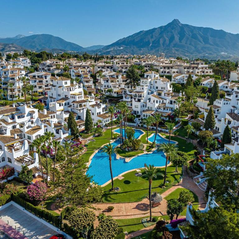 VACATION MARBELLA I Aldea Blanca, Luxury Duplex, Sea View, BBQ Grill, 24-7 Security, Walking Distance to Puerto Banus - Three-Bedroom Apartment - 22