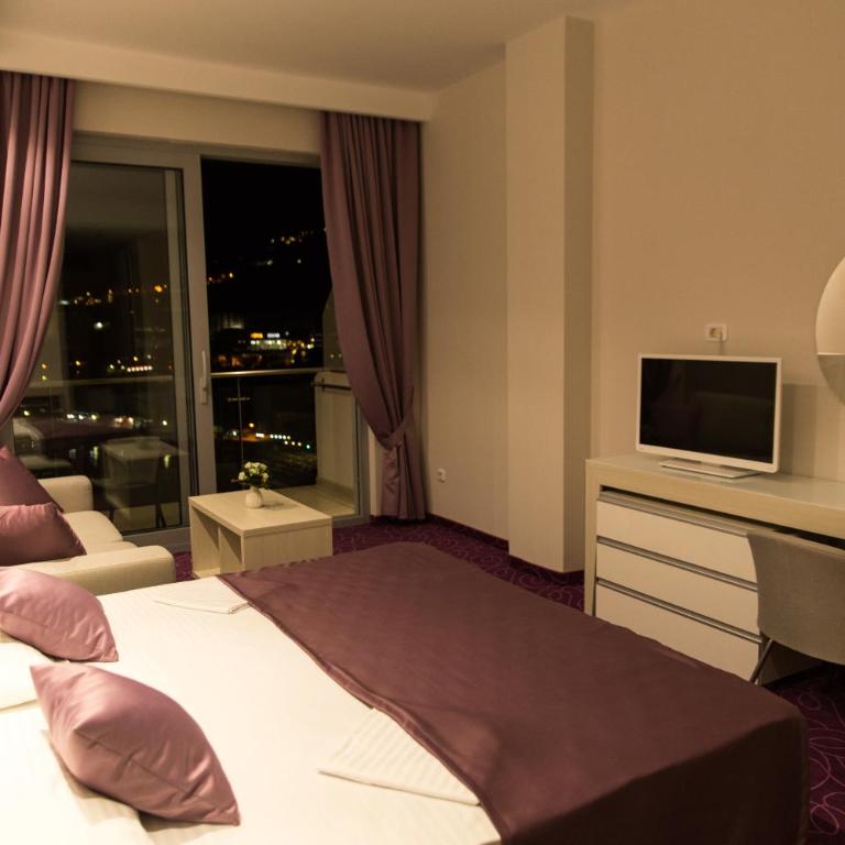 Hotel Ponta Nova - Deluxe Triple Room with Sea View - 6