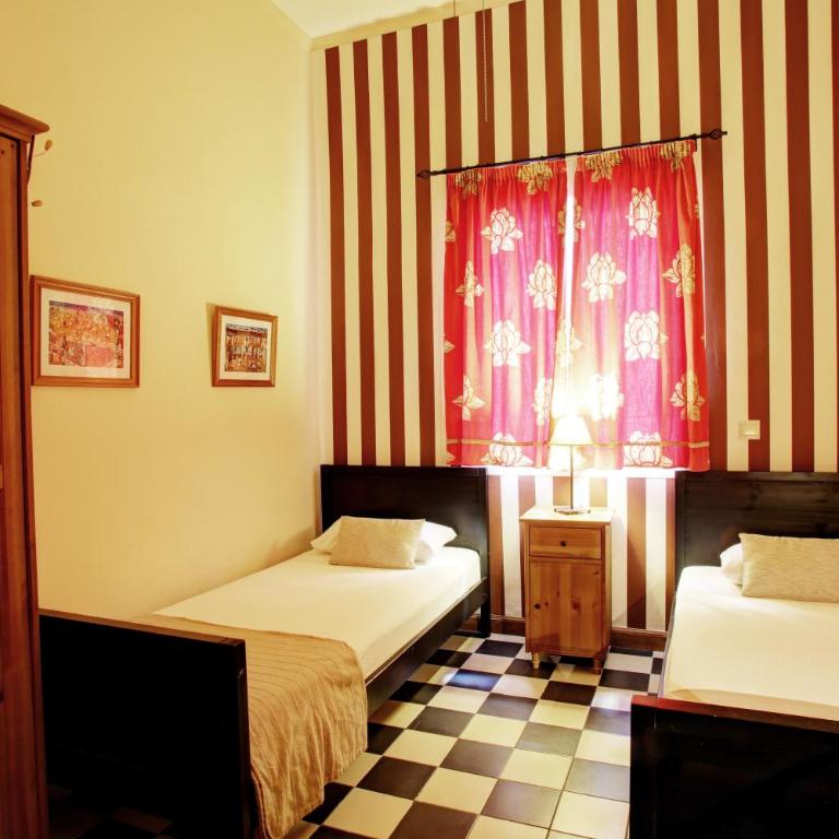 Málaga Lodge Guesthouse - Twin Room with Shared Bathroom - 20