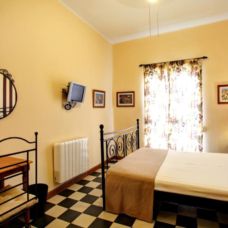 Málaga Lodge Guesthouse - Double Room with Shared Bathroom - 3