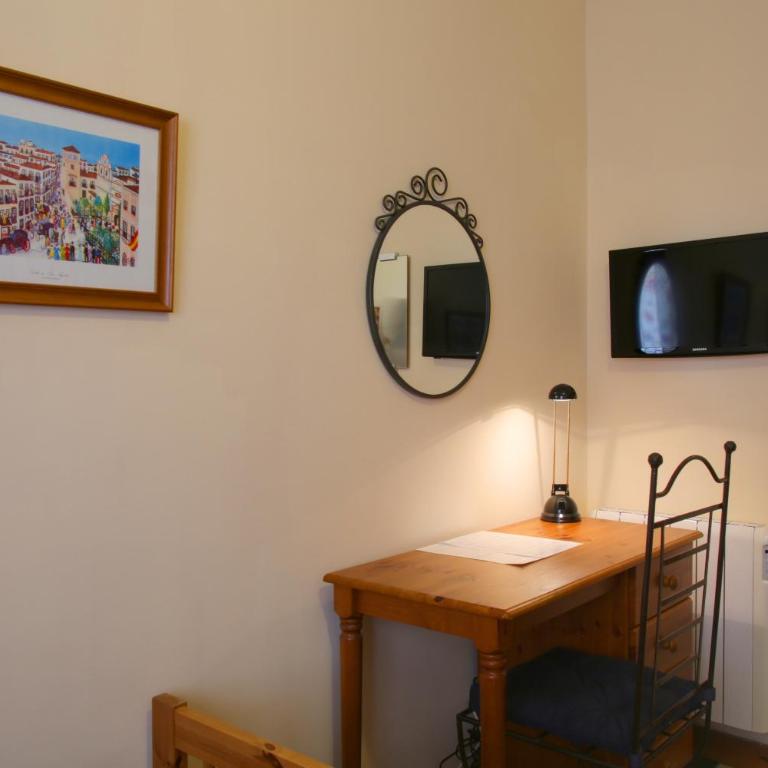 Málaga Lodge Guesthouse - Twin Room with Shared Bathroom - 18