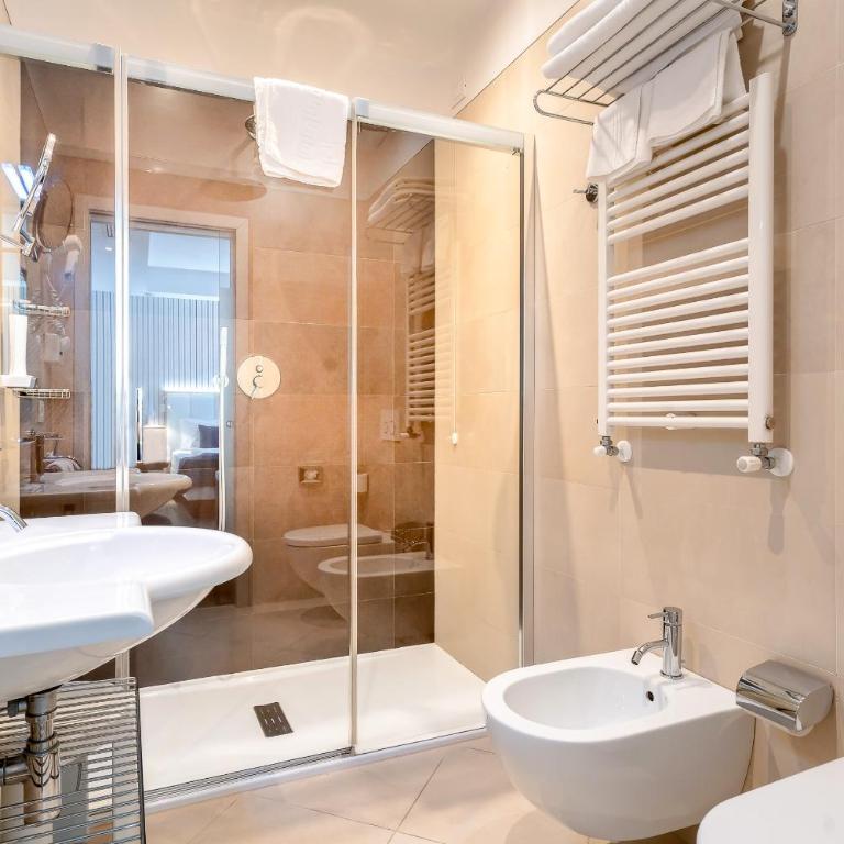 International Beach Hotel - Camera Matrimoniale Comfort - 2