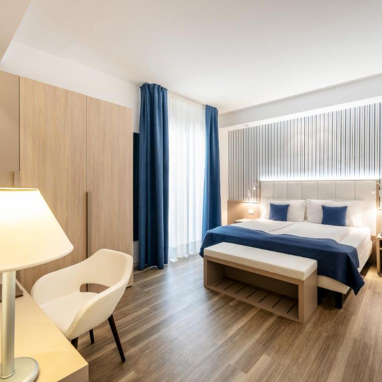 International Beach Hotel - Camera Matrimoniale Comfort - 4