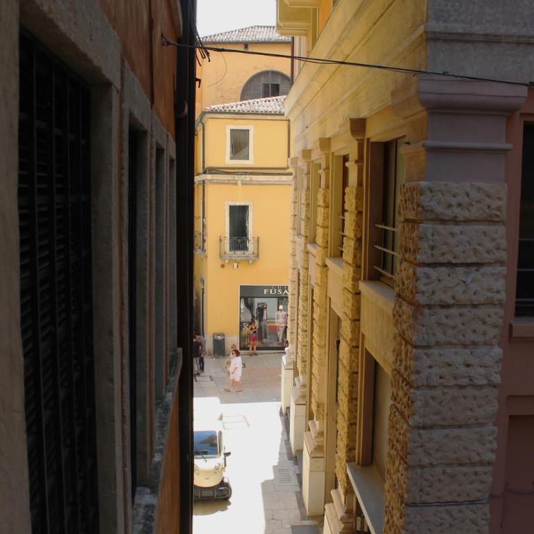 Verona Luxury Flats , Piazza Erbe with balcony on main square - One-Bedroom Apartment - 50