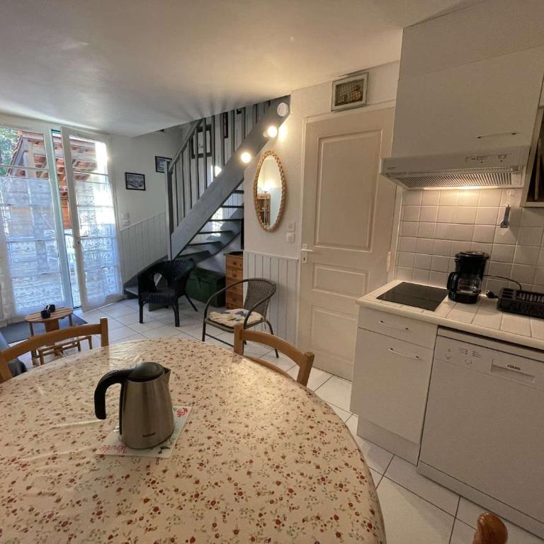 Charmante Maison 3 Pièces avec Piscines Chauffées, Terrasse et Jardin, à 300m de la Plage des Demoiselles - FR-1-224C-266 - Casa Vacanze - 11