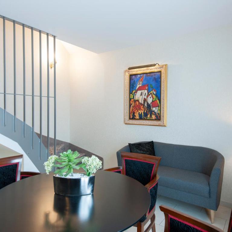 AdvaStay by KING's - Deluxe Suite mit Terrasse - 10