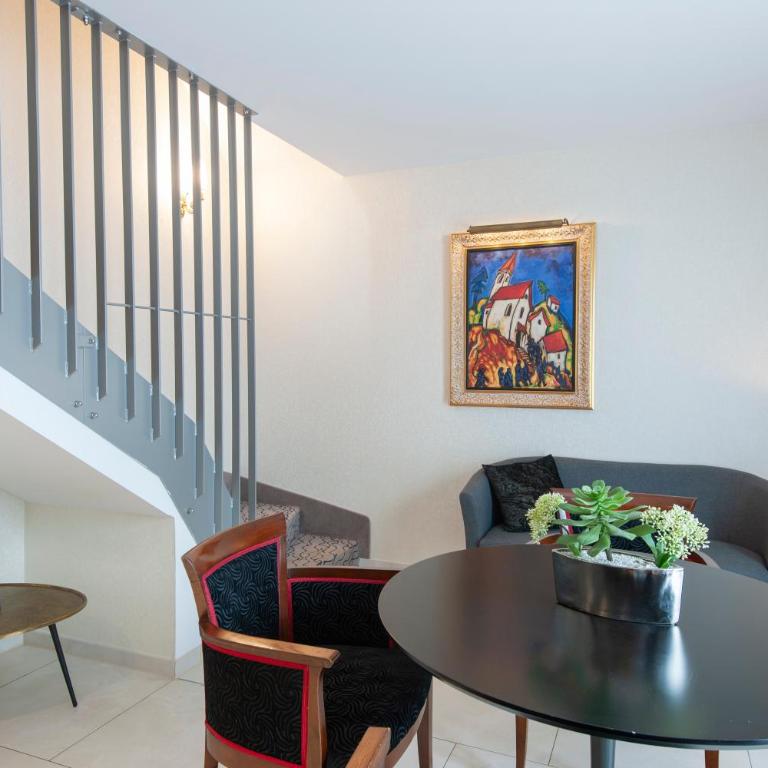 AdvaStay by KING's - Deluxe Suite mit Terrasse - 14
