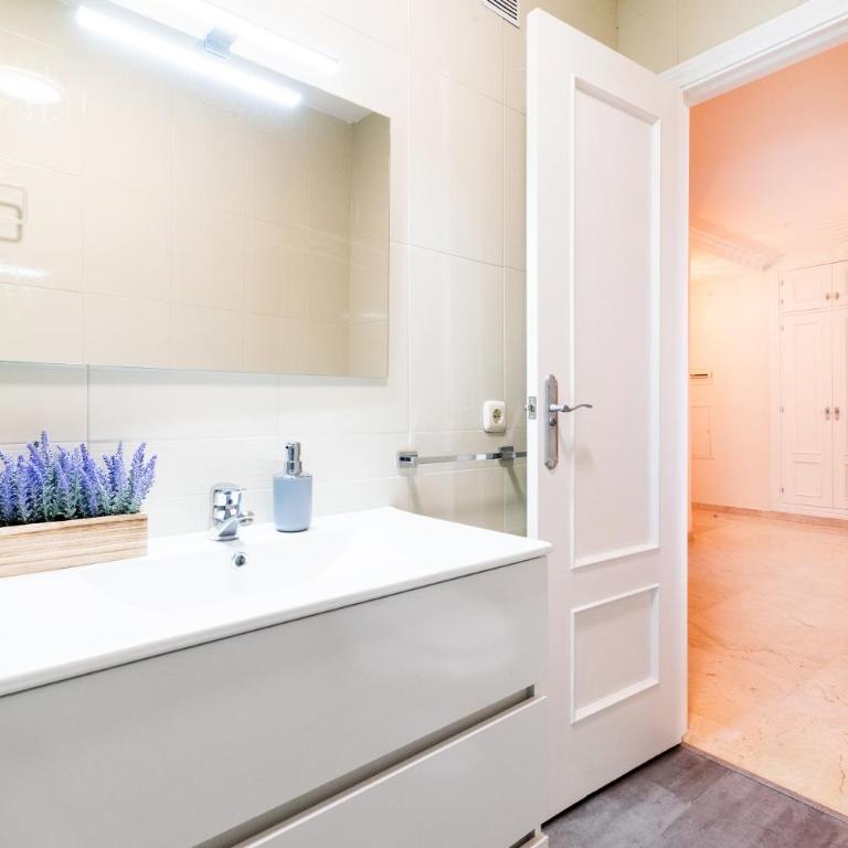Granada en Sueño - Three-Bedroom Apartment - 74
