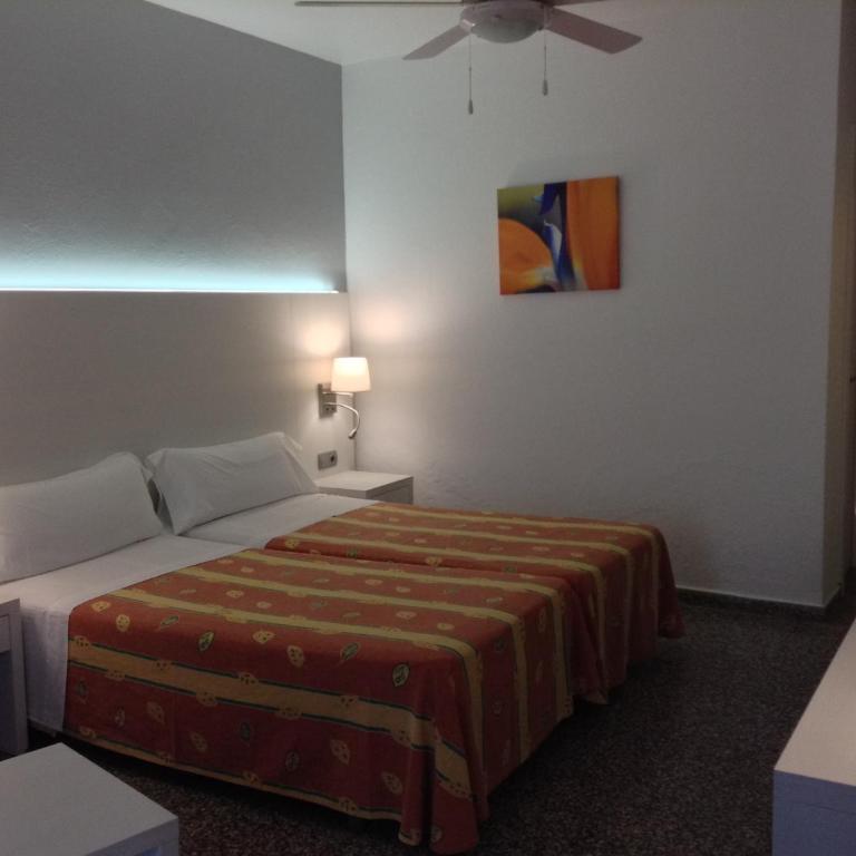 Hostal Pitiusa - Habitación Doble con baño privado - 2 camas - 10