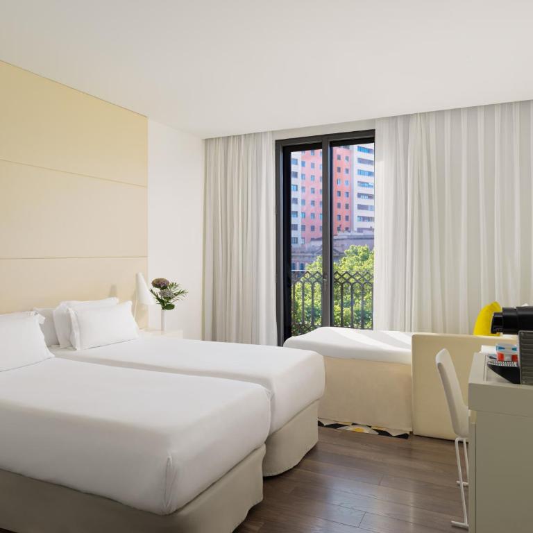 H10 Urquinaona Plaza - Triple Room (2 Adults + 1 Child) - 3