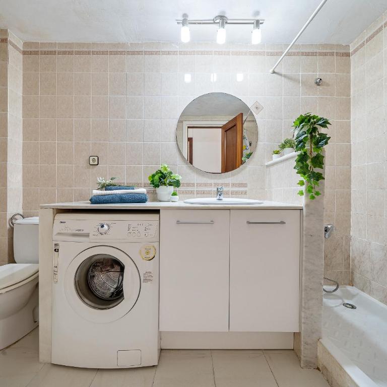 Paradis Park Apartments - One-Bedroom Apartment - 11