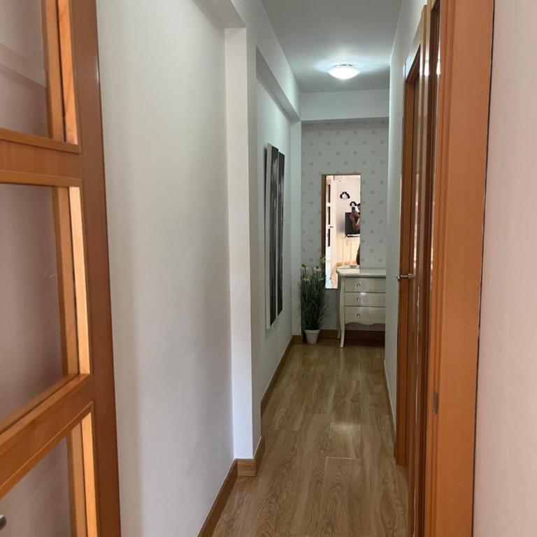 Bonito apartamento en Granada (zona palacio congresos y metro) - Three-Bedroom Apartment - 4