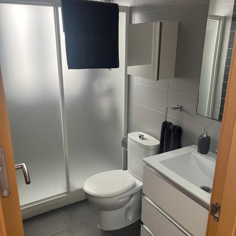 Bonito apartamento en Granada (zona palacio congresos y metro) - Three-Bedroom Apartment - 2