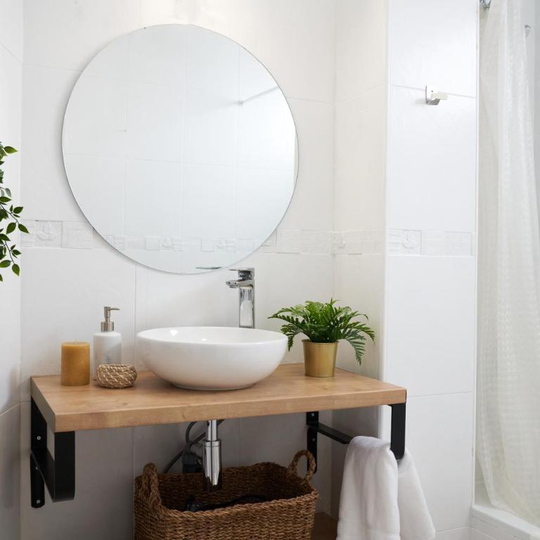 Sunny and modern apartment ideal for groups - Apartamento - 25