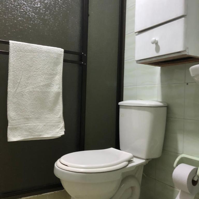 Apartamento cómodo en laureles, grande , céntrico , bien ubicado Apto303 - Apartment - 75