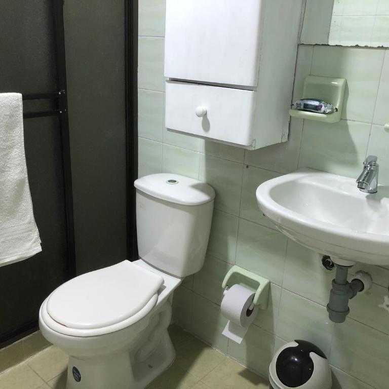 Apartamento cómodo en laureles, grande , céntrico , bien ubicado Apto303 - Apartment - 60