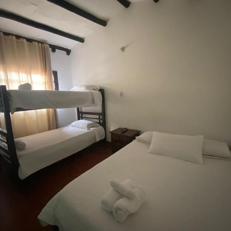 Casa Naturhola - Habitación Cuádruple con baño privado - 8