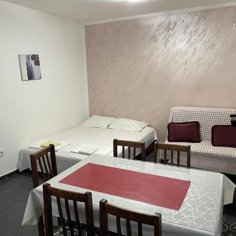 Apartments Stevanovic - Basic Triple Room with Shared Bathroom - 5