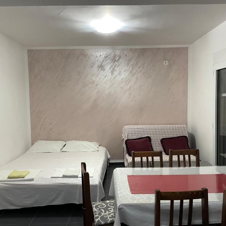 Apartments Stevanovic - Basic Triple Room with Shared Bathroom - 7