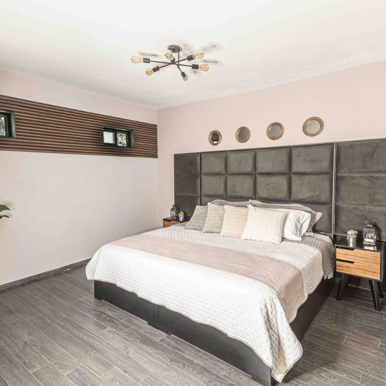 Morada Luna Polanco - Queen Room with Shared Bathroom - 5