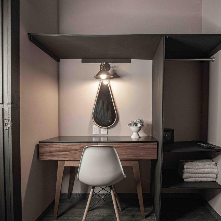 Morada Luna Polanco - Queen Room with Shared Bathroom - 6
