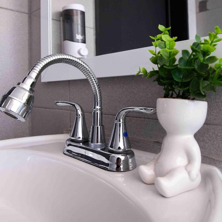 Morada Luna Polanco - Queen Room with Shared Bathroom - 17