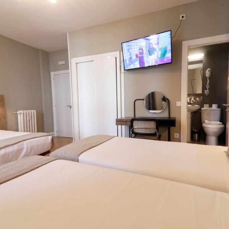 SUITES YOU Gran Vía - Quadruple Room - 9