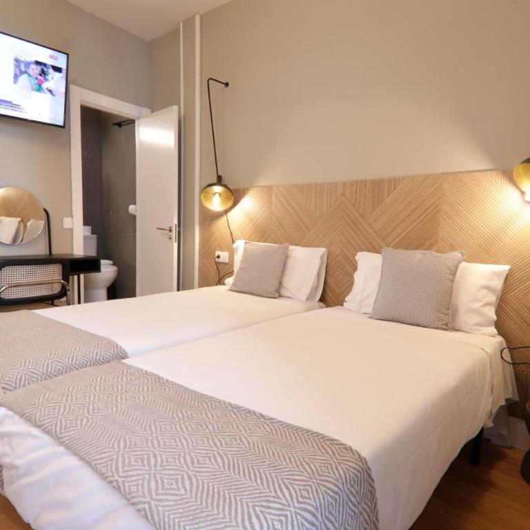 SUITES YOU Gran Vía - Quadruple Room - 7