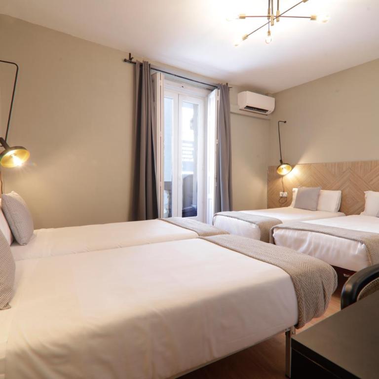 SUITES YOU Gran Vía - Quadruple Room - 11