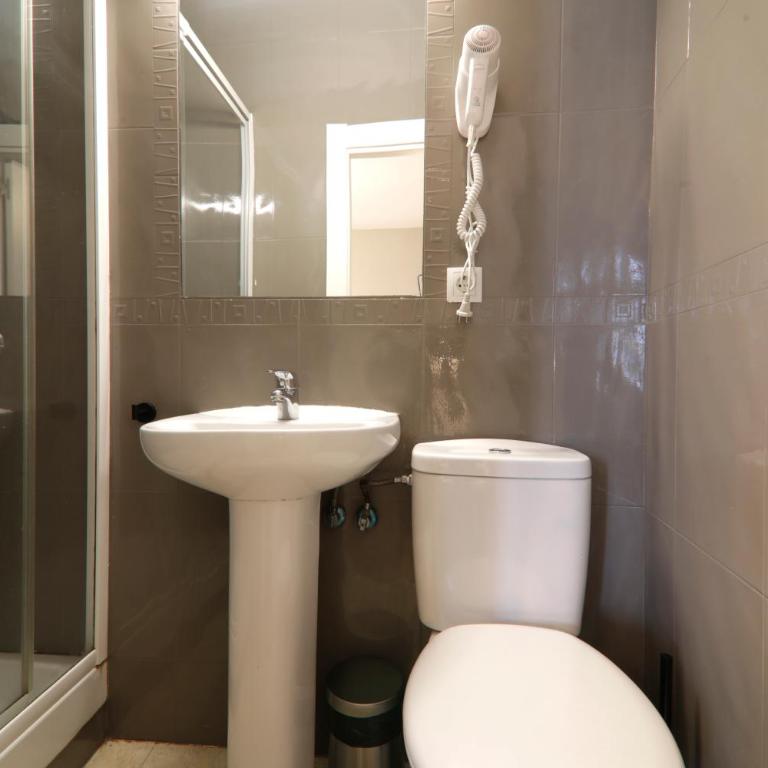 SUITES YOU Gran Vía - Quadruple Room - 10