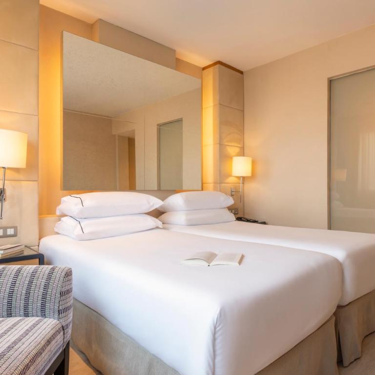 Hesperia Barcelona Presidente - Standard Double or Twin Room - 4