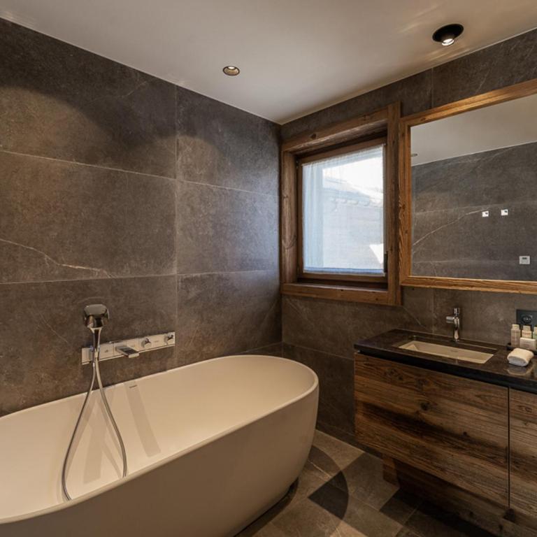 Sublime chalet avec sauna et animaux admis à Courchevel - FR-1-568-33 - Chalet - 3