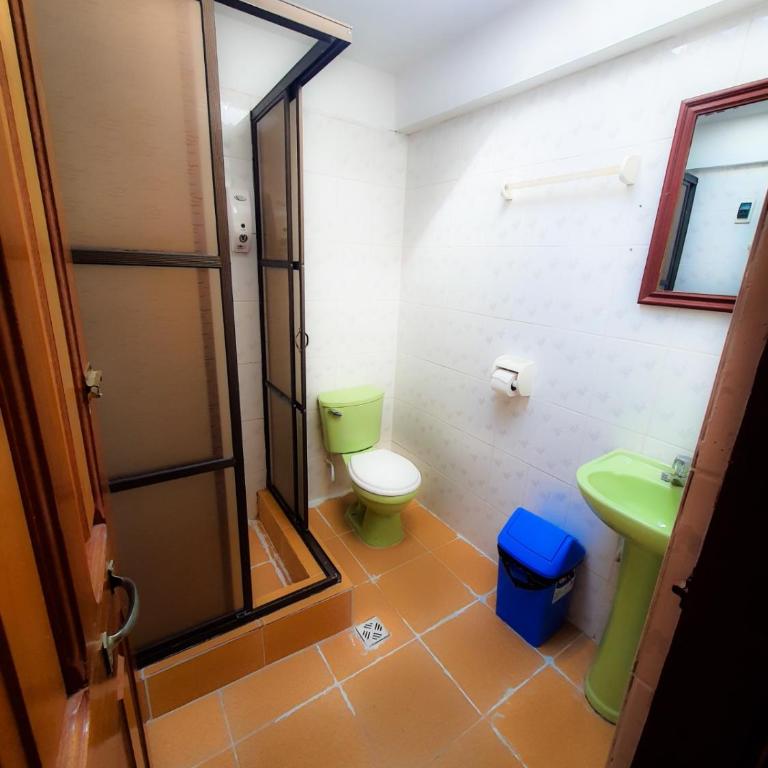 Hotel Utama - Habitación Cuádruple - vistas al jardín - 3