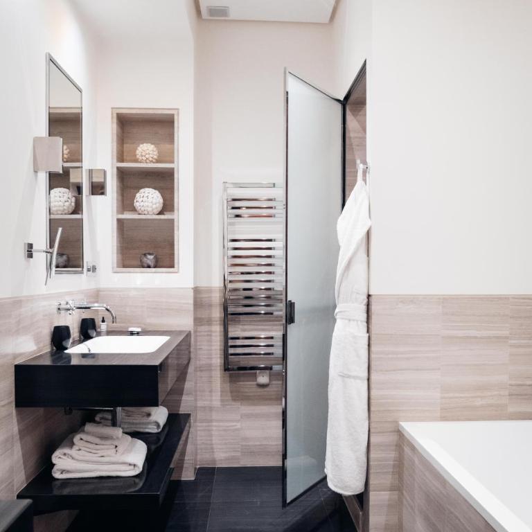 Hotel Marignan Champs-Elysées - Suite Prestige - 9