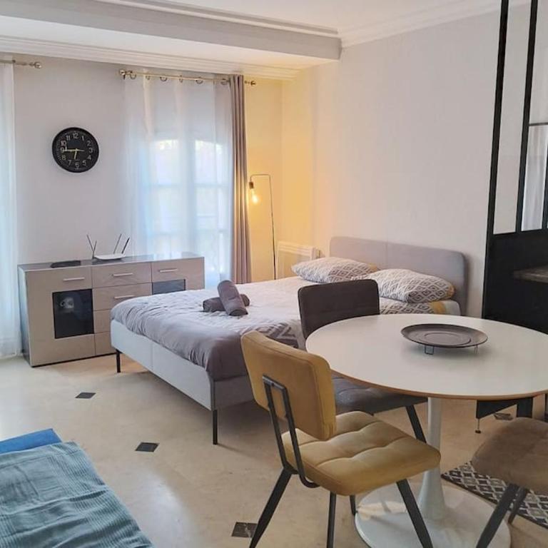 Paule - Studio climatisé au 3eme place pie 2pers - One-Bedroom Apartment - 1