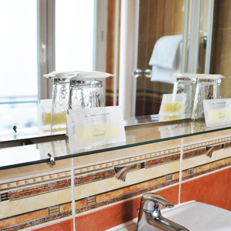 Hôtel Avenir Jonquière - Chambre Double avec Salle de Bains Privative - 7