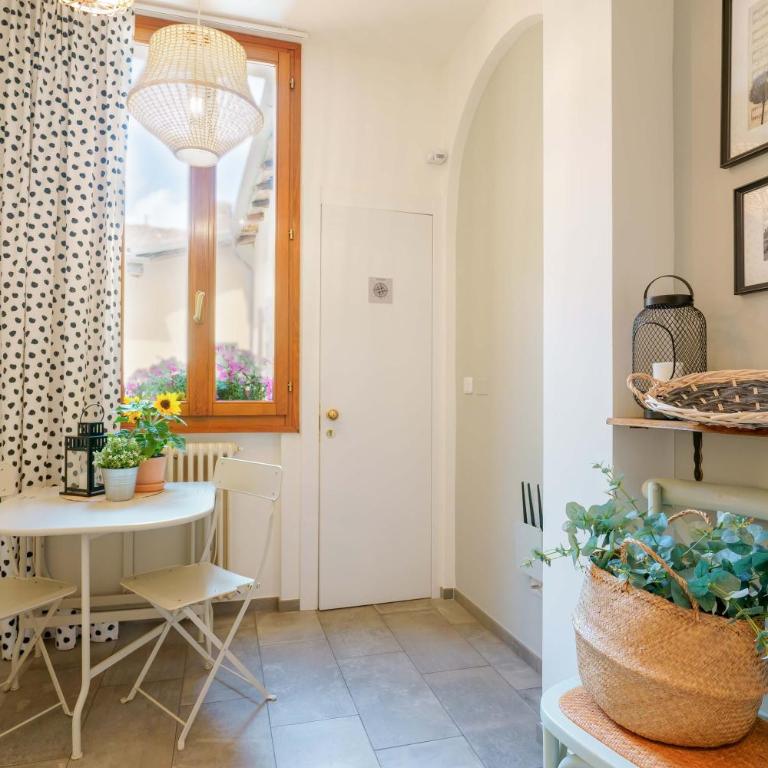 B&B Il Viaggio Bologna - Camera Matrimoniale con Bagno Privato - 4