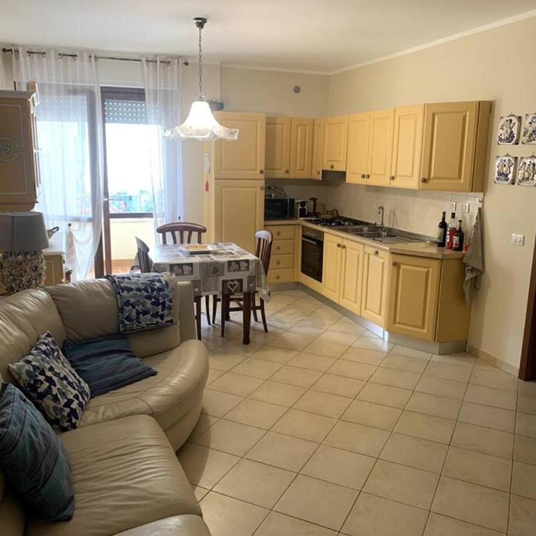 Appartamento con ampia veranda - Appartamento con 2 Camere da Letto - 2
