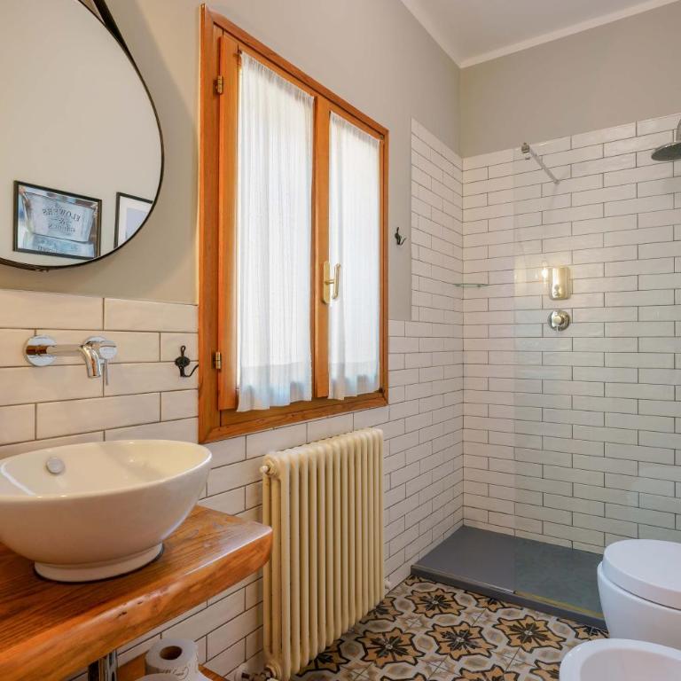B&B Il Viaggio Bologna - Camera Matrimoniale con Bagno Privato - 13