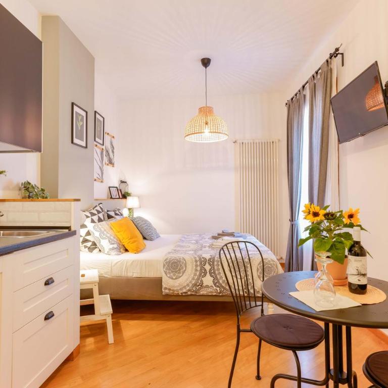 B&B Il Viaggio Bologna - Camera Matrimoniale con Bagno Privato - 12