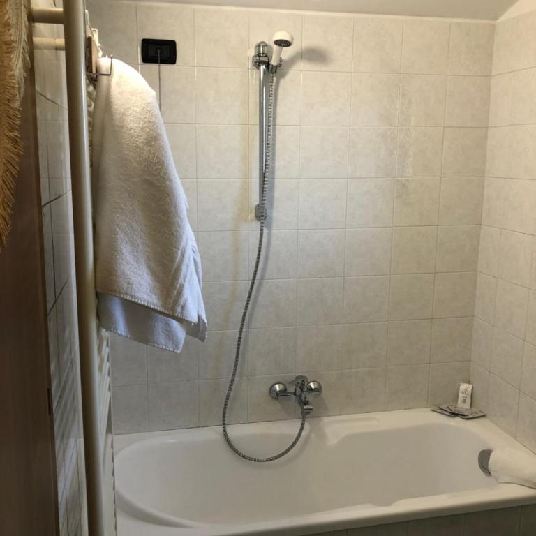Hotel Kristall - Camera Familiare Standard - 10