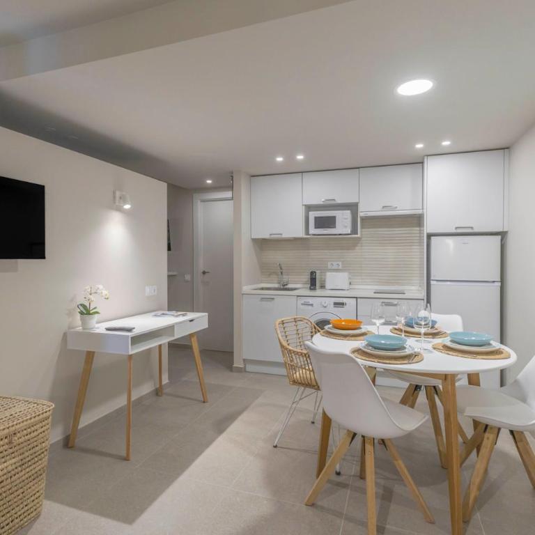 Exclusive Design Loft with air-conditioning 7 minutes from the beach - One-Bedroom Apartment - 8