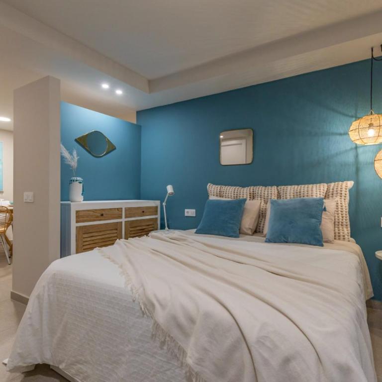 Exclusive Design Loft with air-conditioning 7 minutes from the beach - One-Bedroom Apartment - 13