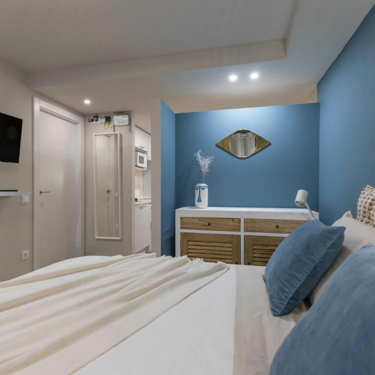 Exclusive Design Loft with air-conditioning 7 minutes from the beach - One-Bedroom Apartment - 14